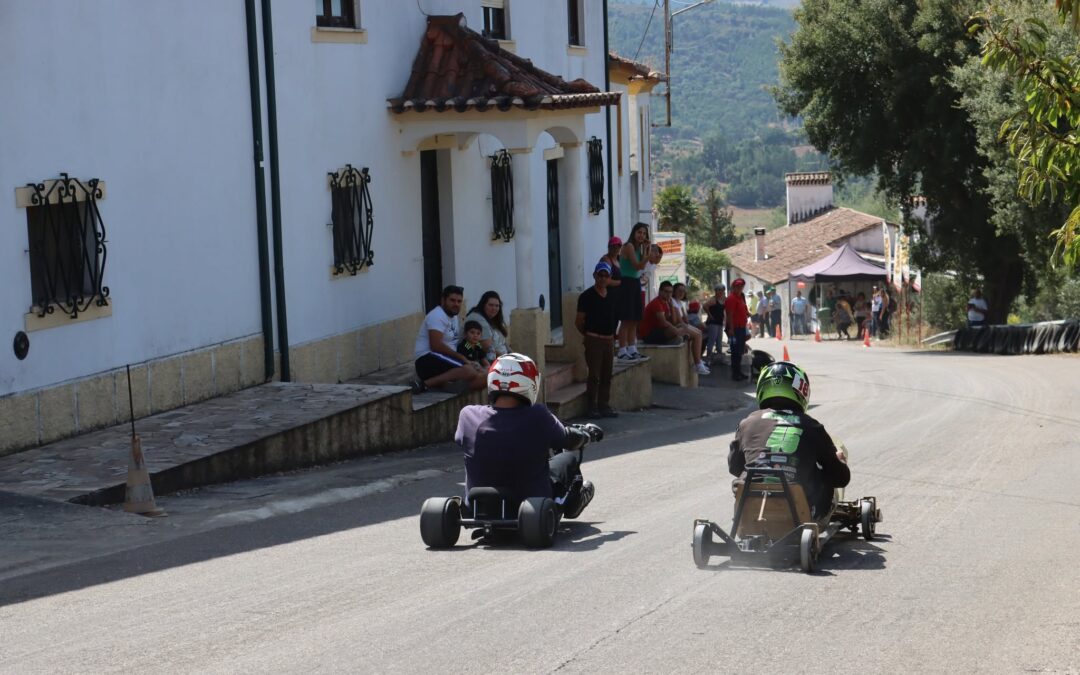 Carrinhos de Rolamentos e Trikes rolam no Porto da Espada